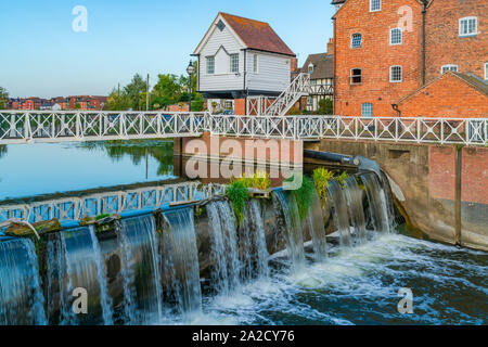 TEWKESBURY, Royaume-Uni - 21 septembre 2019 : l'abbaye moulin sur la rivière Avon à Tewkesbury, Gloucestershire. Banque D'Images