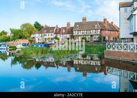 TEWKESBURY, Royaume-Uni - 21 septembre 2019 : bateaux amarrés sur la rivière Avon à Tewkesbury, Gloucestershire. Banque D'Images