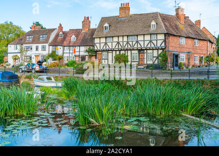 TEWKESBURY, Royaume-Uni - 21 septembre 2019 : bateaux amarrés sur la rivière Avon à Tewkesbury, Gloucestershire. Banque D'Images