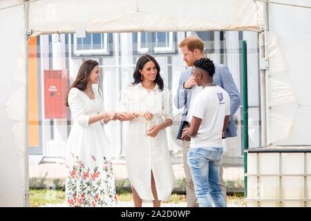 Johannesburg, Afrique du Sud. 09Th Oct, 2019. Harry et Meghan, Duc et Duchesse de Sussex à Johannesburg, le 02 octobre 2019, la visite d'un townshipCredit : Albert Nieboer/ Pays-Bas OUT/Point de vue OUT |/dpa/Alamy Live News Banque D'Images