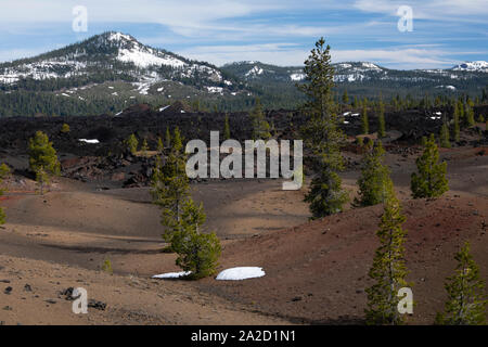 Vue sur terrain vallonné en hiver, Lassen Volcanic National Park, California, USA Banque D'Images