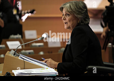 Bruxelles, Belgique. 2 octobre 2019. Commissaire européenne désignée pour la cohésion sociale et des réformes Elisa Ferreira fait un discours d'ouverture lors de son audition devant le Parlement européen. Credit : ALEXANDROS MICHAILIDIS/Alamy Live News Banque D'Images