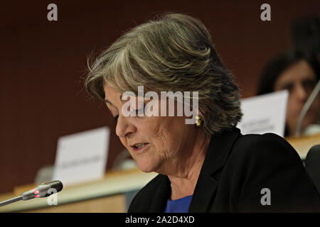 Bruxelles, Belgique. 2 octobre 2019. Commissaire européenne désignée pour la cohésion sociale et des réformes Elisa Ferreira fait un discours d'ouverture lors de son audition devant le Parlement européen. Credit : ALEXANDROS MICHAILIDIS/Alamy Live News Banque D'Images