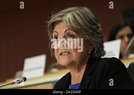 Bruxelles, Belgique. 2 octobre 2019. Commissaire européenne désignée pour la cohésion sociale et des réformes Elisa Ferreira fait un discours d'ouverture lors de son audition devant le Parlement européen. Credit : ALEXANDROS MICHAILIDIS/Alamy Live News Banque D'Images