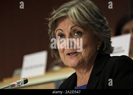 Bruxelles, Belgique. 2 octobre 2019. Commissaire européenne désignée pour la cohésion sociale et des réformes Elisa Ferreira fait un discours d'ouverture lors de son audition devant le Parlement européen. Credit : ALEXANDROS MICHAILIDIS/Alamy Live News Banque D'Images