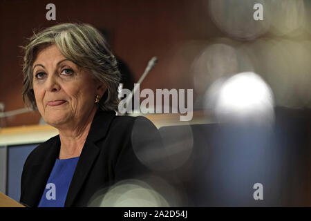 Bruxelles, Belgique. 2 octobre 2019. Commissaire européenne désignée pour la cohésion sociale et des réformes Elisa Ferreira fait un discours d'ouverture lors de son audition devant le Parlement européen. Credit : ALEXANDROS MICHAILIDIS/Alamy Live News Banque D'Images