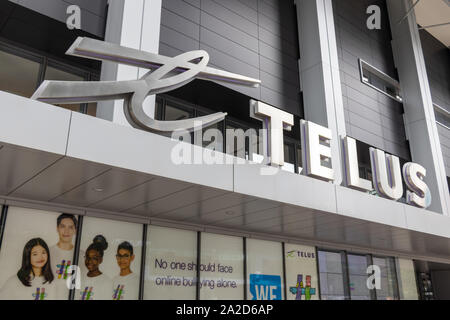 Acier Telus logo au niveau de la rue à leur siège social au centre-ville de Toronto. Banque D'Images