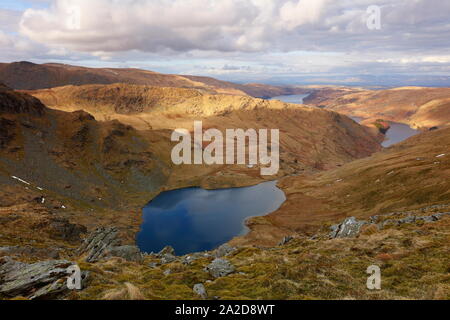 Une vue de Harter a diminué avec l'eau et petit Haweswater dans la distance. Parc National de Lake District, Cumbria, England, United Kingd Banque D'Images