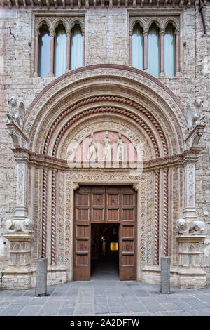 Belle architecture à Pérouse.Le Palazzo dei Priori est l'un des bâtiments les plus caractéristiques dans le centre historique de Pérouse, Ombrie, Italie Banque D'Images