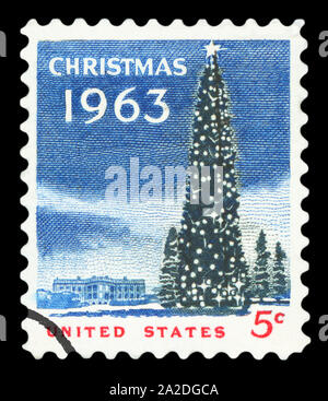 USA - circa 1963- timbre de Noël nous montre la Maison Blanche et l'arbre de Noël National à Washington DC., vers 1963. Banque D'Images