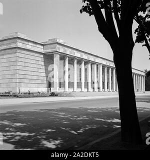 Das Haus der Deutschen Kunst an der Prinzregentenstrasse à München, Deutschland 1930er Jahre. La maison de l'art allemand à l'avenue Prinzregentenstrasse à Munich, Allemagne 1930. Banque D'Images