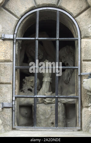 Fenestra encadrée à l'époque médiévale, romane et gothique l'architecture classique - élément de fenêtre : Fenêtre coupe-bordures, doublure de coude, casement Banque D'Images