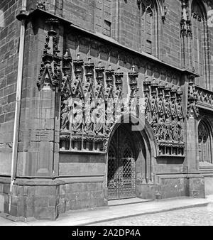 Das Portal der Marienkirche à Zwickau, Deutschland 1930 er Jahre. Entrée de l'église de la Vierge Marie à Zwickau, Allemagne 1930. Banque D'Images