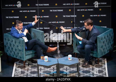 Le sénateur américain Ted Cruz, un républicain du Texas, à gauche, est titulaire d'un vaste débat politique avec le journaliste progressiste Chris Hayes de MSNBC pendant une session Festival Tribune du Texas à Austin, Texas. Banque D'Images