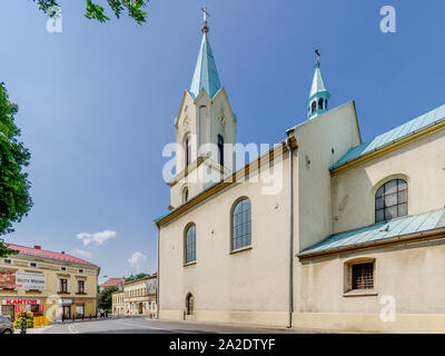 Oswiecim (pl. : Auschwitz), Malopolskie province. Lisa kuli 19 street, beffroi de l'église de l'assomption de t Banque D'Images