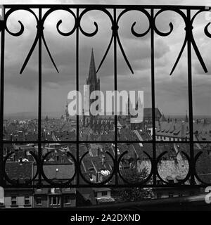 Blick auf einer Anhöhe von Freiburg aus Deutschland, 1930er Jahre. Vue d'une colline de Freiburg, Allemagne 1930. Banque D'Images