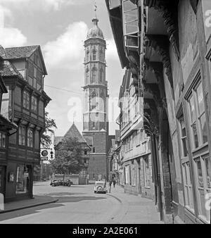 Blick auf die St. Andreaskirche dans der Neustadt von Braunschweig, Deutschland 1930 er Jahre. Vue de l'eglise de Saint-andré à Braunschweig, Allemagne 1930. Banque D'Images