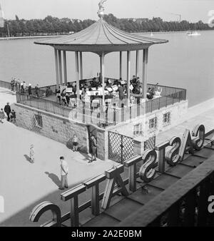 Pavillon der Gaststätte Am Ufer des Maschsees à Hannover, Deutschland 1930er Jahre. Pavillon du restaurant au bord du lac Maschsee à Hanovre, Allemagne 1930. Banque D'Images