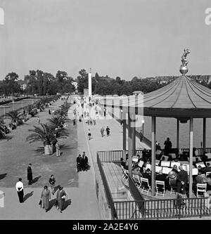 Pavillon der Gaststätte Am Ufer des Maschsees à Hannover, Deutschland 1930er Jahre. Pavillon du restaurant au bord du lac Maschsee à Hanovre, Allemagne 1930. Banque D'Images