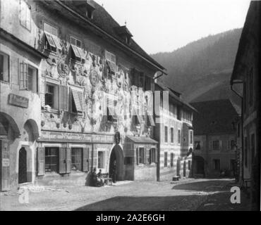 Eisenerz - Stuckfassade Gasthaus Hl. Geist, Bergmanngasse 4, 1912. Banque D'Images