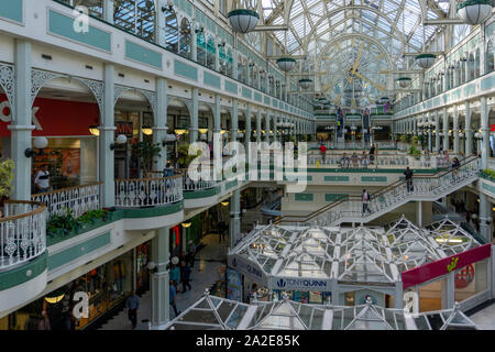 L'intérieur de la Saint Stephen's Green Shopping Centre, Dublin, Irlande. Banque D'Images