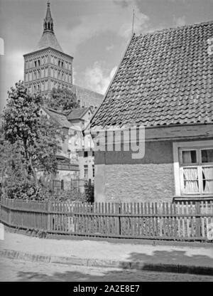 Blick auf die Katholische Kirche in Allenstein, Ostpreußen, 1930er Jahre. Vue de l'église catholique d'Allenstein, Prusse orientale, 1930. Banque D'Images