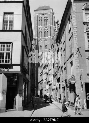 Danzig, Blick auf die Marienkirche, 1930er Jahre. Vue de l'église de la Vierge Marie, Gdansk, 1930. Banque D'Images