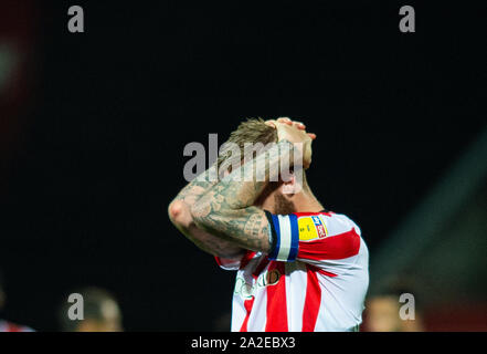 Londres, Royaume-Uni. 09Th Oct, 2019. Le Brentford Pontus Jansson après le match de championnat entre Sky Bet Brentford et Bristol City à Griffin Park, Londres, Angleterre le 2 octobre 2019. Photo par Andrew/Aleksiejczuk Premier Images des médias. Credit : premier Media Images/Alamy Live News Banque D'Images