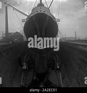 1928 das deutsche gebaute Passagierschiff 'Europa' im Dock à Bremerhaven, Allemagne Allemagne Années 1930 er Jahre. Navire à passagers allemand 'Europa' au chantier naval de Bremerhaven, Allemagne 1930. Banque D'Images