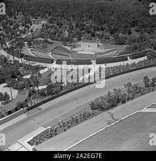 Blick vom Glockenturm suis Reichssportfeld auf die Waldbühne, Berlin 1936. Vue depuis le clocher de l'amphithéâtre de la Waldbühne à Reichssportfeld, Berlin 1936. Banque D'Images