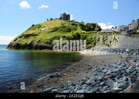 Jusqu'à vers Château de Criccieth. de la mer, au nord du Pays de Galles à Criccieth Banque D'Images