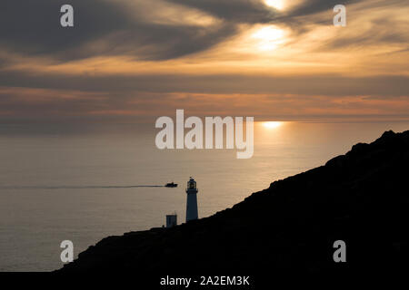 Coucher de soleil au phare de South Stack Banque D'Images