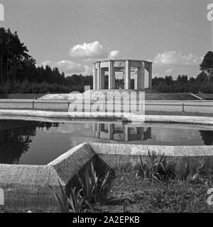 Das auf dem Abstimmungsdenkmal Jakobsberg bei Allenstein dans Ostpreußen, Deutschland 1930er Jahre. Bulletin de monument de la colline près de Jakobsberg Allenstein en Prusse orientale, Allemagne 1930. Banque D'Images