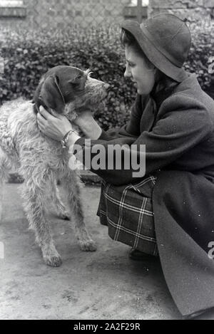 Die Weltmeisterin Anni Kapell mit ihrem Hund, Deutsches Reich 1941. Champion du monde Anni Kapell avec son chien, de l'Allemagne 1941 Banque D'Images