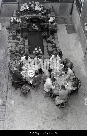 Speisung der Angestellten des Musterbetriebs Wilhelm Plum à München Gladbach, Deutsches Reich 1941. L'alimentation des employés de la plante modèle aléas Banque D'Images