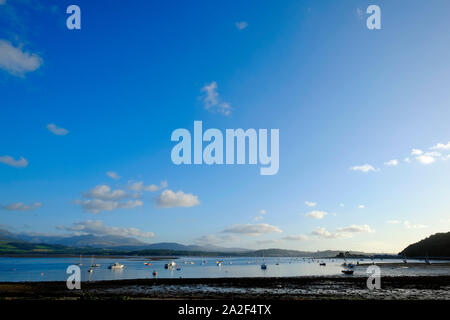 Avis de Moorabbin Pier de l'Anglesea droites Menai à marée basse sur une journée ensoleillée de beau temps avec ciel bleu Banque D'Images