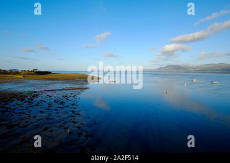 Avis de Moorabbin Pier de l'Anglesea droites Menai à marée basse sur une journée ensoleillée de beau temps avec ciel bleu Banque D'Images