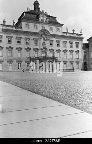 Das barocke Residenzschloss à Ludwigsburg, Deutschland 1930 er Jahre. Le Palais baroque de Ludwigsburg, Allemagne 1930. Banque D'Images