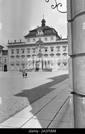 Das barocke Residenzschloss à Ludwigsburg, Deutschland 1930 er Jahre. Le Palais baroque de Ludwigsburg, Allemagne 1930. Banque D'Images