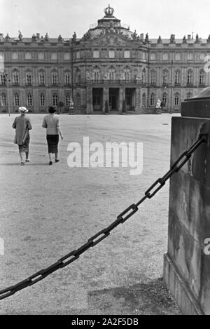 Das Neue Schloss à Stuttgart, eine der wichtigsten Sehenswürdigkeiten der Stadt, Deutschland 1930 er Jahre. Le nouveau palais à Stuttgart, l'une des principales attractions de la ville, de l'Allemagne des années 1930. Banque D'Images