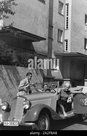 Ein Ausflug mit dem Auto nach Stuttgart, Deutschland 1930er Jahre. Une voiture Voyage à Stuttgart, Allemagne 1930. Banque D'Images