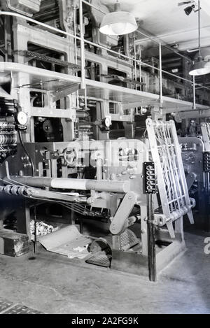 Eine Rotationsdruckmaschine Maschinenbaukonzerns in den Werken des MAN (Maschinenfabrik Augsburg-Nürnberg), Deutschland 1930 er Jahre. Une presse d'impression rotative dans les usines de la société d'ingénierie mécanique (homme), Maschinenfabrik Augsburg-Nürnberg Allemagne 1930. Banque D'Images