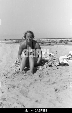 Eine Familie im Urlaub an der Ostsee, Deutsches Reich 1930er Jahre. Une famille en vacances sur la mer Baltique, Deutsches Reich 1930. Banque D'Images