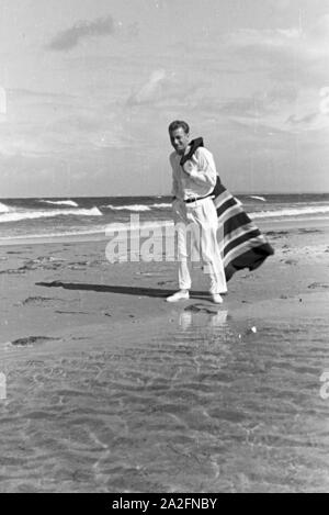 Eine Familie im Urlaub an der Ostsee, Deutsches Reich 1930er Jahre. Une famille en vacances sur la mer Baltique, Deutsches Reich 1930. Banque D'Images