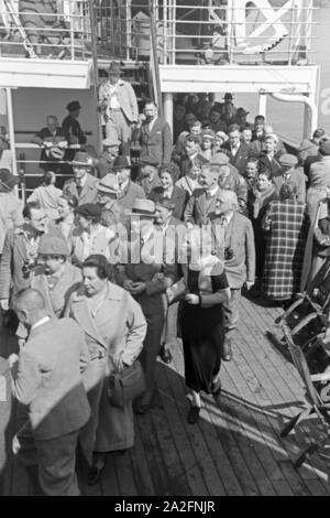 KdF Nordlandfahrt Passagiere auf der nach Norwegen mit dem Schiff Wilhelm Gustloff', '1930er Jahre Deutschland. Passager de la croisière vers la Norvège avec le KdF navire 'Wilhelm Gustloff', Allemagne 1930. Banque D'Images