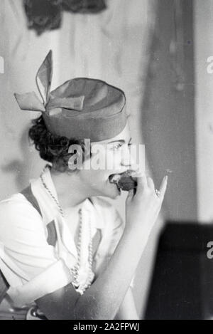 Von Karnevalsfeier Besucherin, Deutsches Reich 1937. L'invité d'un carnaval partie, Allemagne 1937. Banque D'Images