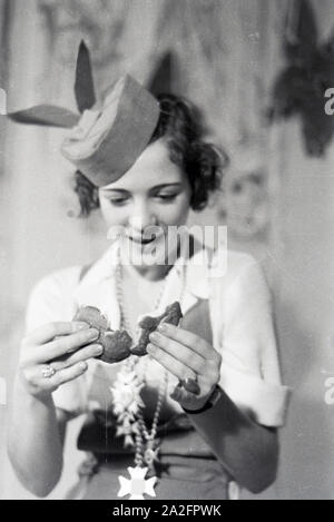 Von Karnevalsfeier Besucherin, Deutsches Reich 1937. L'invité d'un carnaval partie, Allemagne 1937. Banque D'Images