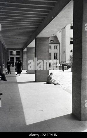 Ein Ausflug zur Ruprecht-Karls-Universität Heidelberg, Deutsches Reich 1930er Jahre. Une excursion à la Ruprecht Karls Université de Heidelberg, Allemagne 1930. Banque D'Images