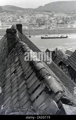 Ein Ausflug nach Hirschhorn am Neckar, Deutsches Reich 1930er Jahre. Une excursion à Hirschhorn à côté du Neckar, Allemagne 1930. Banque D'Images