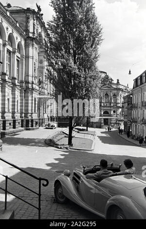 Friedrichsbad Das und das im Augustabad dahiner liegende Bäderviertel, Baden-Baden, Deutschland 1930 er Jahre. Le Friedrichsbad et le Augustabad fermer derrière elle dans l'établissement de bains quart de Baden-Baden, Allemagne 1930. Banque D'Images